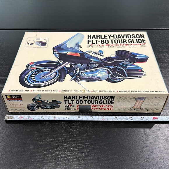 Harley-Davidson FLT-80 Vintage Motorcycle Model Kit - Picture 8 of 9